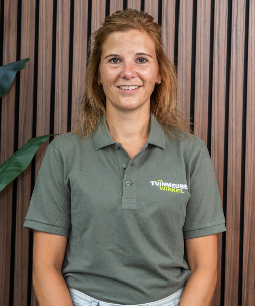 Joanne Design & Kleurenspecialist. Joanne weet als geen andere, welke kleuren mooi bij elkaar staan. En tranformeert elke tuinkamer tot een 2e woonkamer